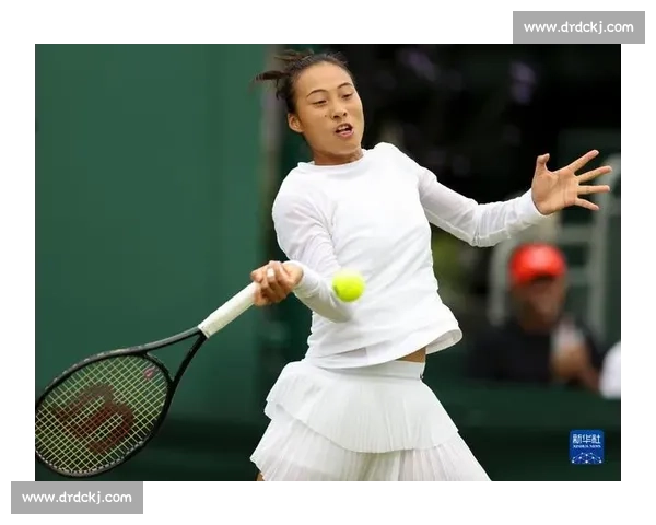 郑钦文温网首秀苦战三盘憾负 草地征程再遇瓶颈仍展韧性 郑钦文温网首秀苦战三盘憾负 草地征程再遇瓶颈仍展韧性