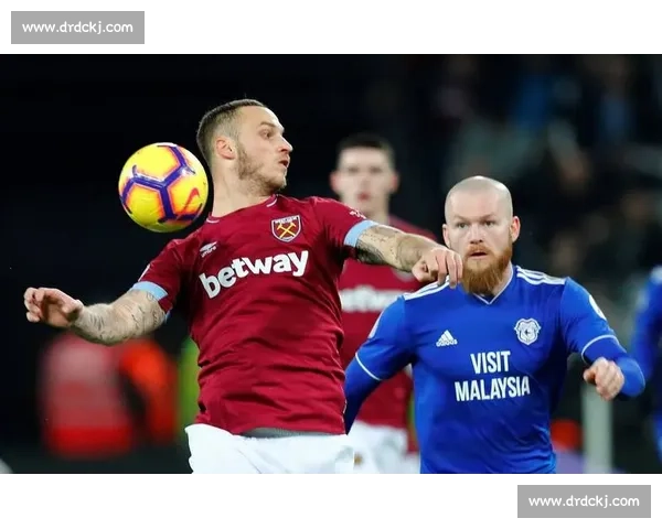 罗马诺:斯托克城门将约翰逊离队在即,西汉姆联领跑英超争夺战 罗马诺:斯托克城门将约翰逊离队在即,西汉姆联领跑英超争夺战