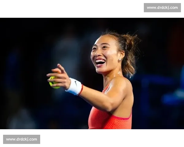 郑钦文温网首秀苦战三盘憾负 草地征程再遇瓶颈仍展韧性 郑钦文温网首秀苦战三盘憾负 草地征程再遇瓶颈仍展韧性